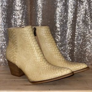 ⭐️WESTERN ANKLE BOOTS, NWT⭐️
